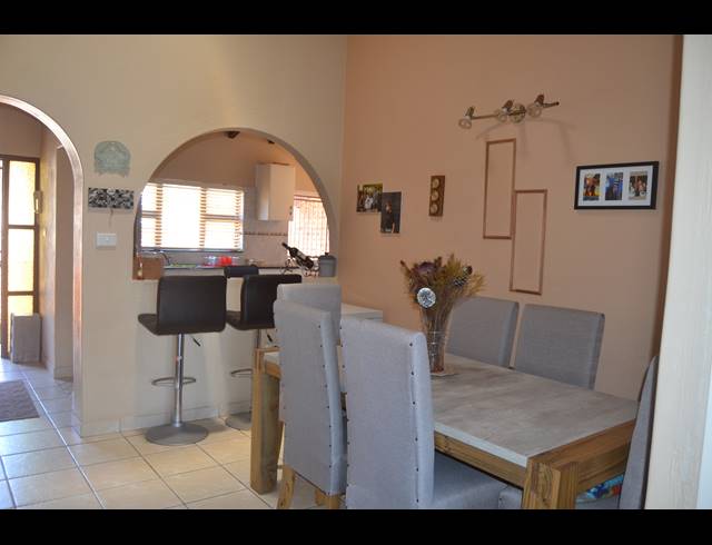 3 BEDROOM TOWNHOUSE FOR SALE IN SCOTTBURGH CENTRAL